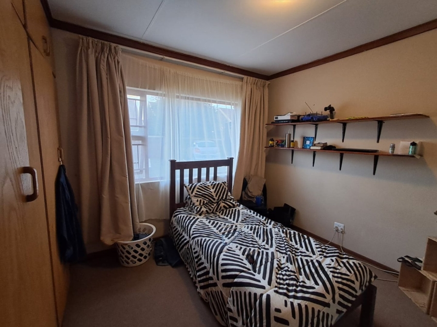 5 Bedroom Property for Sale in Langenhovenpark Free State